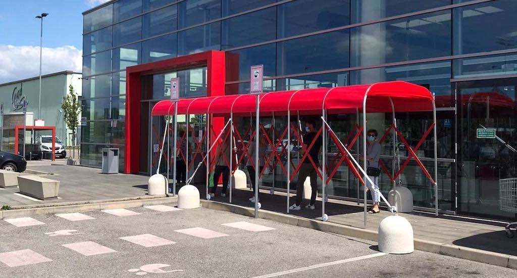 retractable tunnels for supermarket queues social distancing solutions