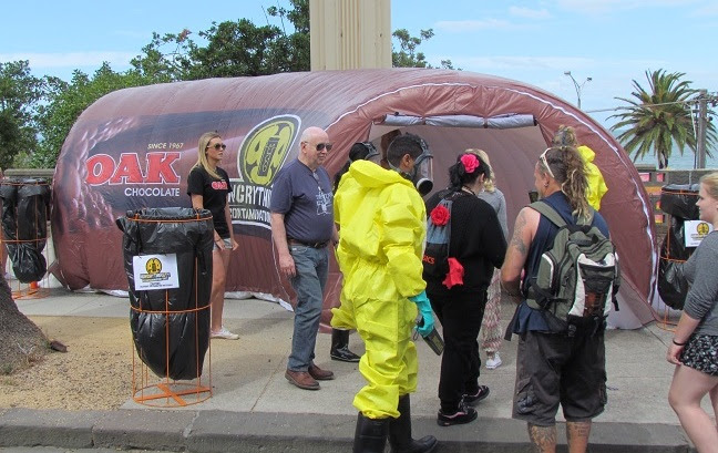 Inflatable promotional tunnel